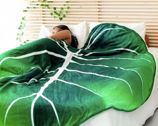 RoyalVerde™ Luxurious Leaf-Themed Blankets