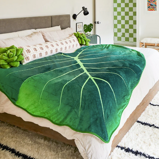 RoyalVerde™ Luxurious Leaf-Themed Blankets